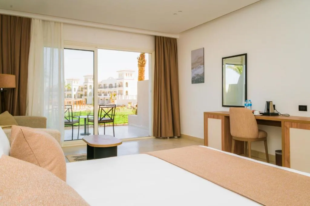 Acel Beach Resort Hotel: another view
