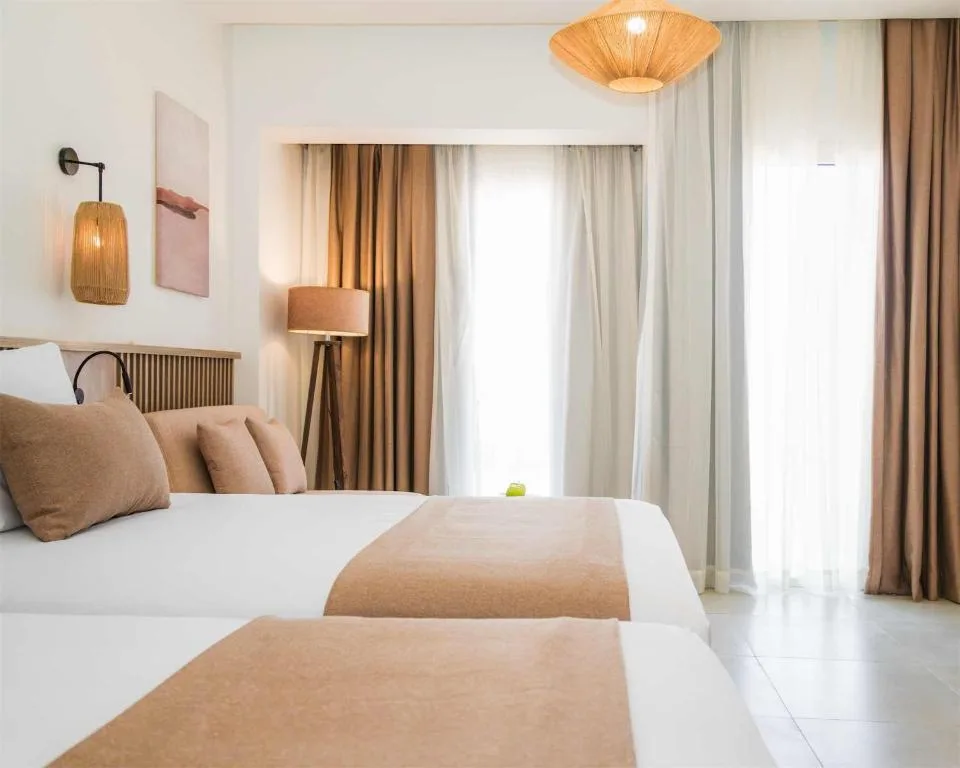 Acel Beach Resort Hotel: another view