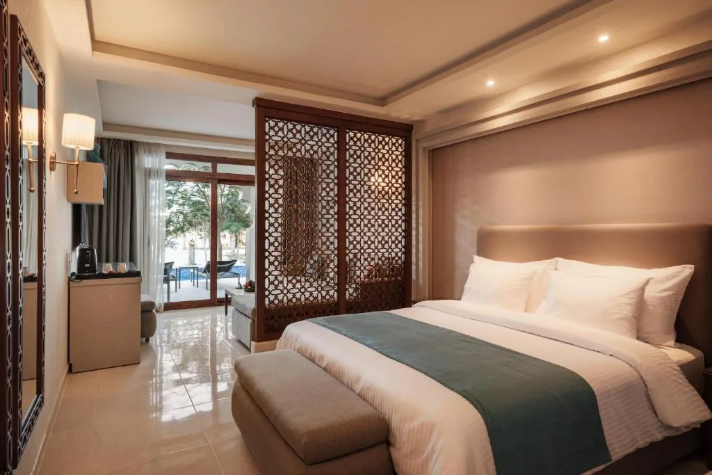 Al Kasr Sahl Hasheesh: another view