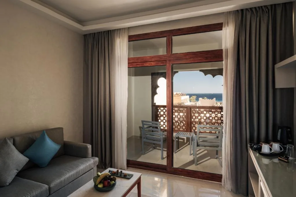 Al Kasr Sahl Hasheesh: another view