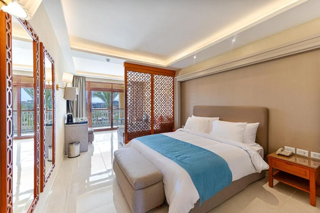 Al Kasr Sahl Hasheesh: another view