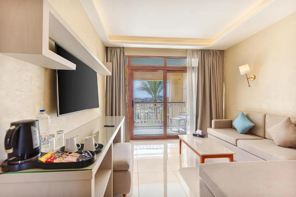 Al Kasr Sahl Hasheesh: another view