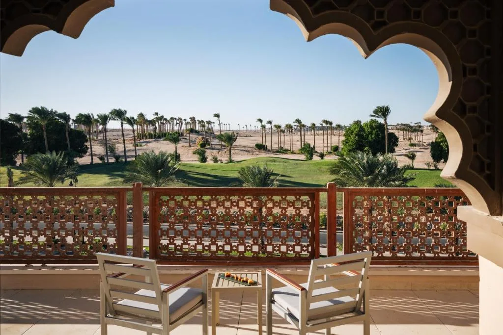 Al Kasr Sahl Hasheesh: another view