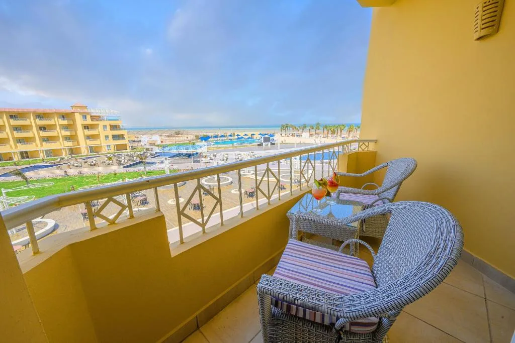 Amwaj Beach Club Abu Soma: another view