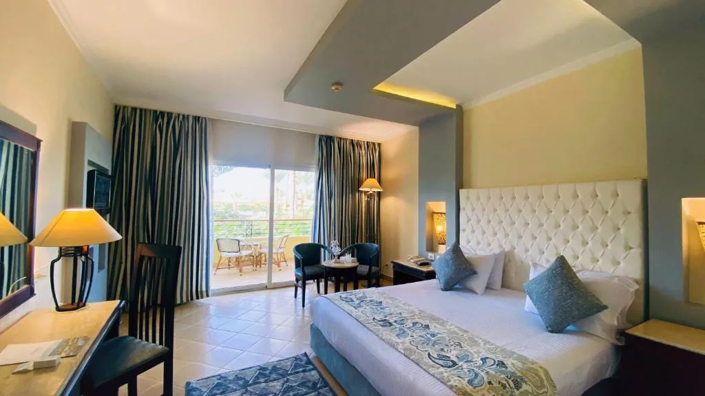 Amwaj Oyoun Resort: another view