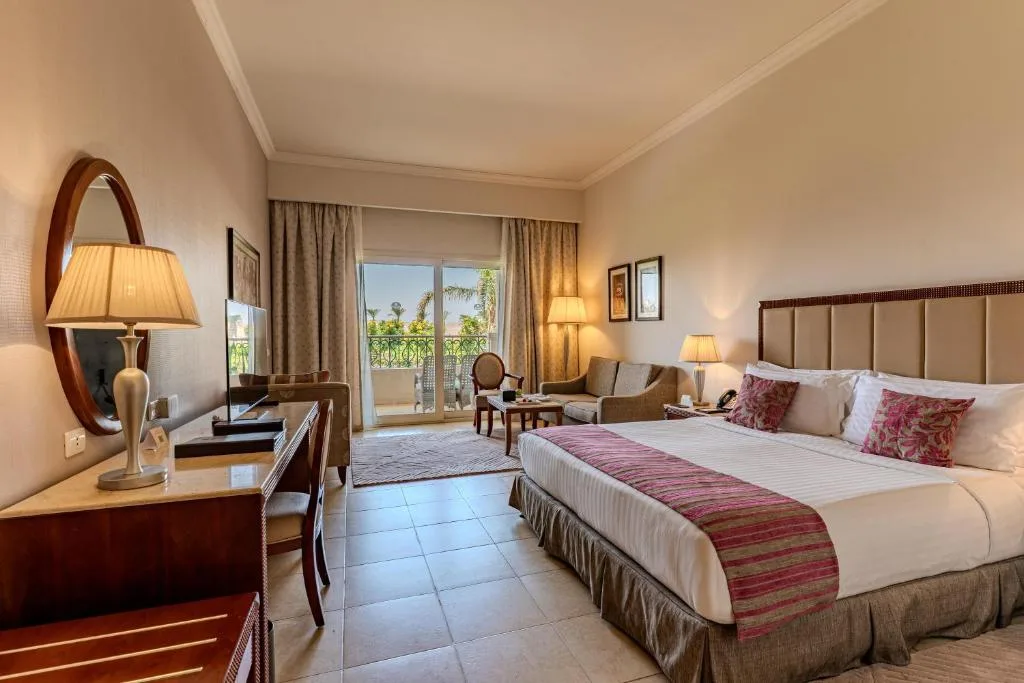 Baron Palace Sahl Hasheesh: another view