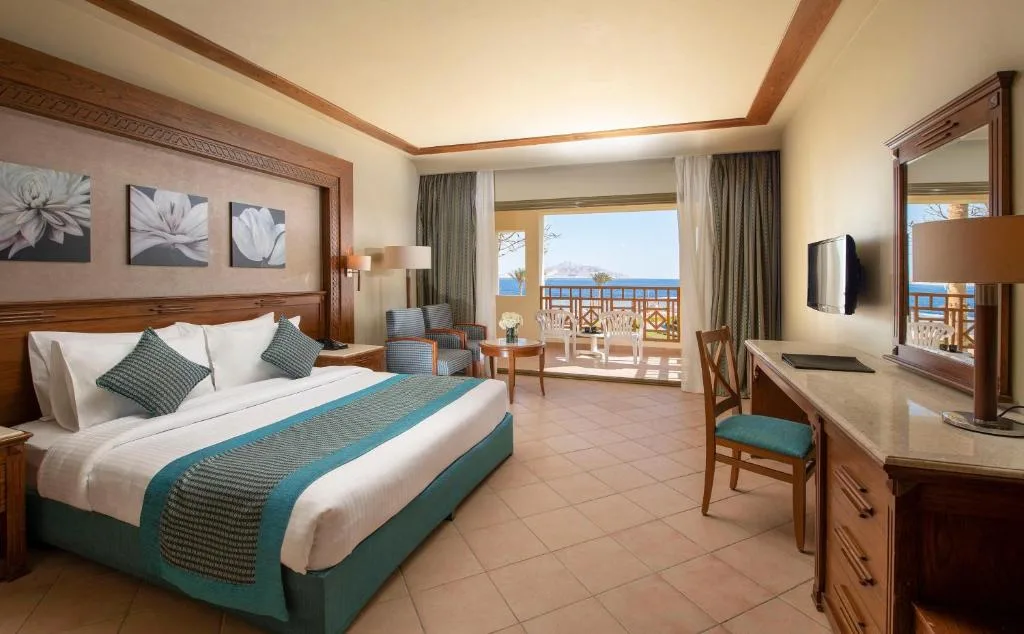 Charmillion Club Resort: another view