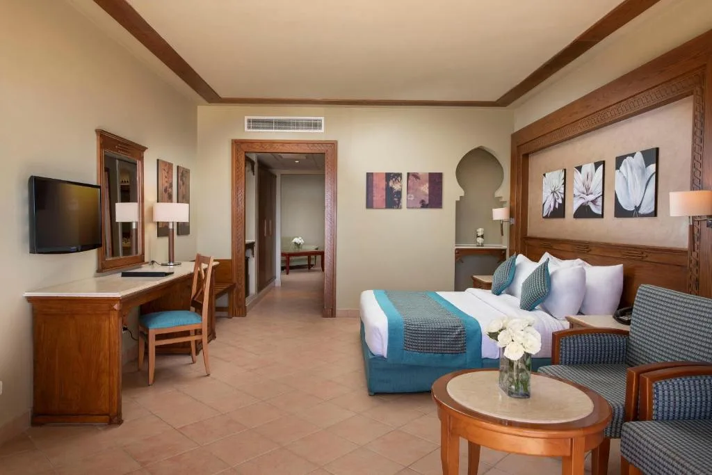 Charmillion Club Resort: another view