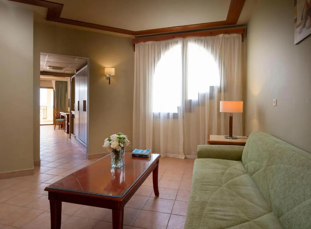 Charmillion Club Resort: another view