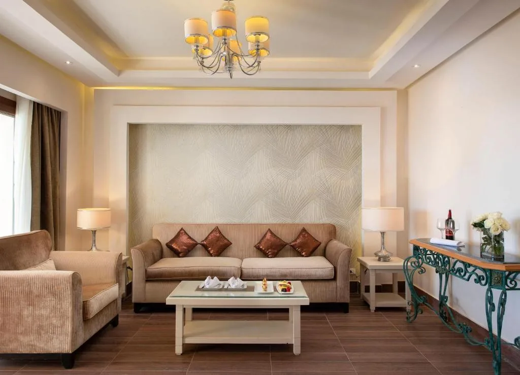 Charmillion Club Resort: another view