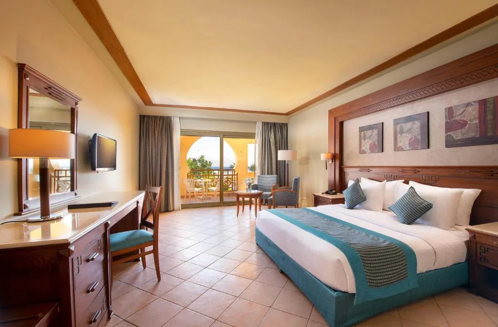 Charmillion Club Resort: another view