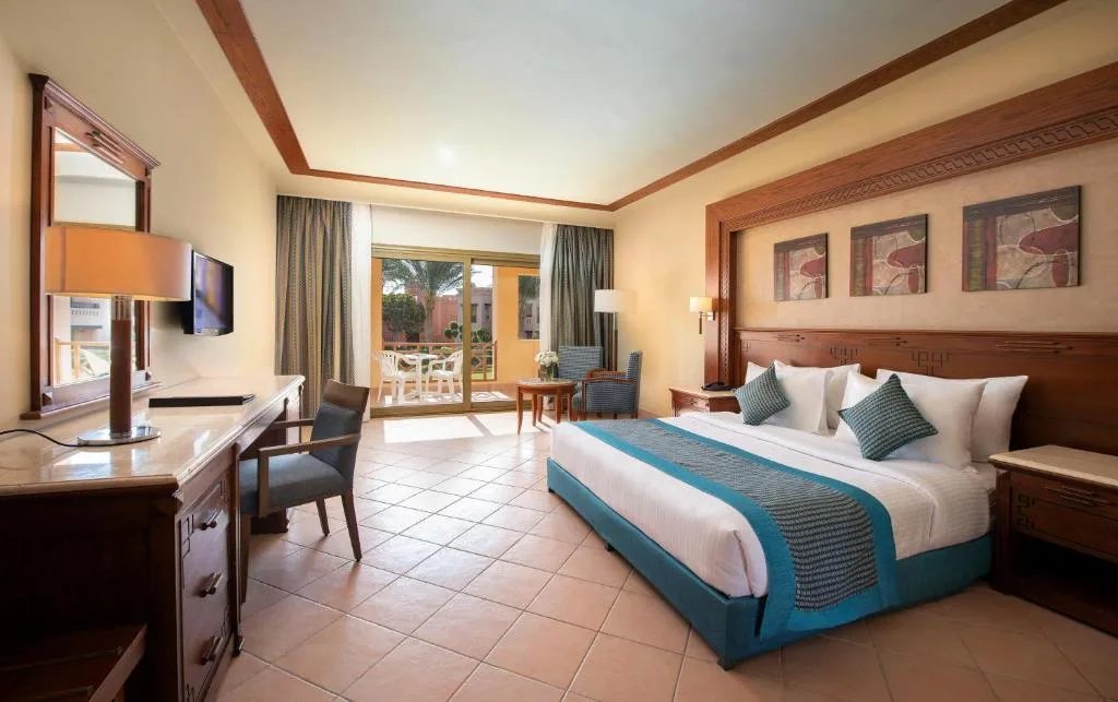 Charmillion Club Resort: another view