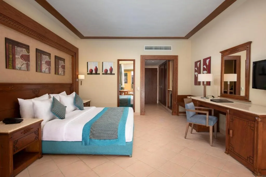 Charmillion Club Resort: another view
