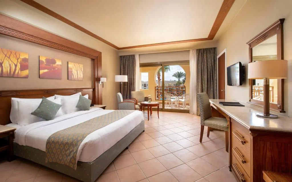 Charmillion Club Resort: another view