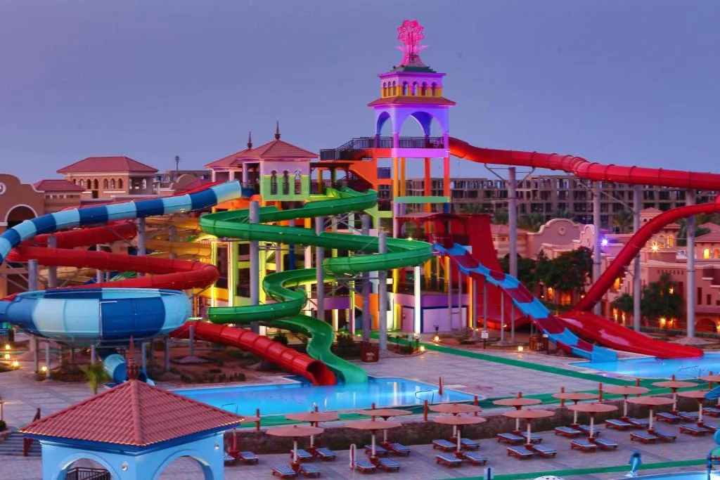 Charmillion Gardens Aquapark: another view