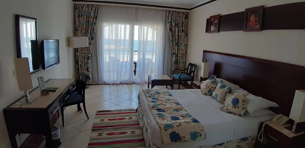 Concorde Moreen Beach Resort: another view