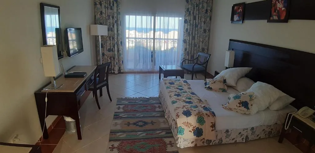 Concorde Moreen Beach Resort: another view
