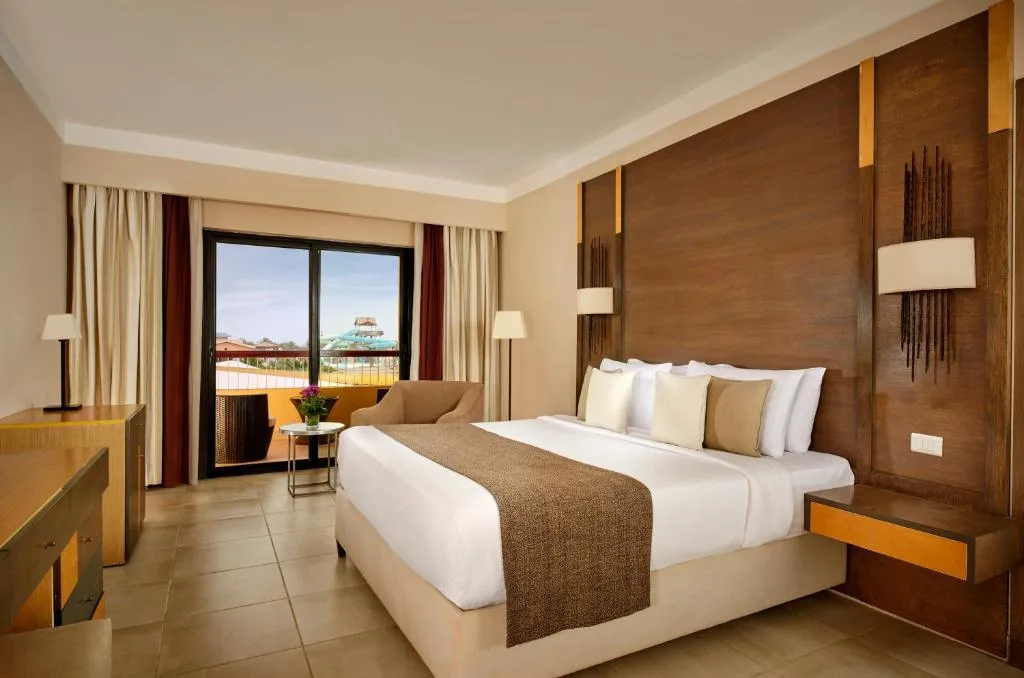 Coral Sea Aqua Club Resort: another view