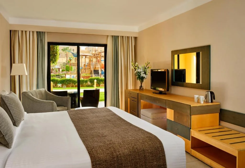Coral Sea Aqua Club Resort: another view