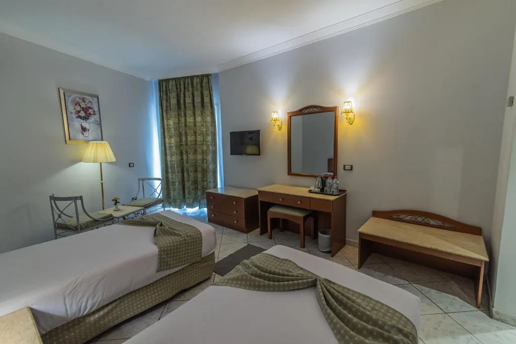 Dexon Roma Hotel: another view