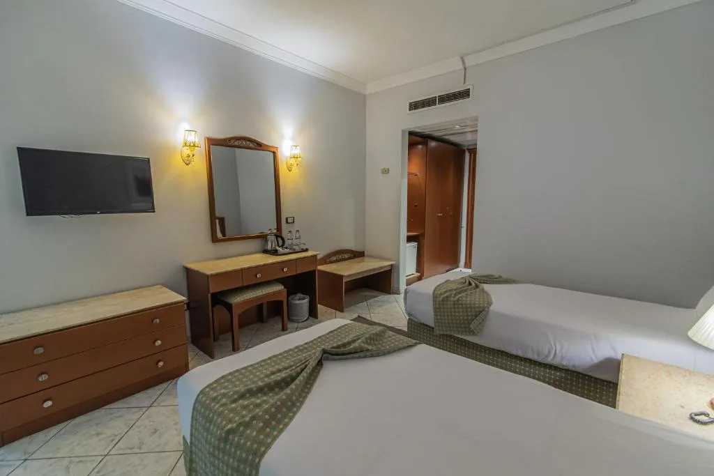 Dexon Roma Hotel: another view