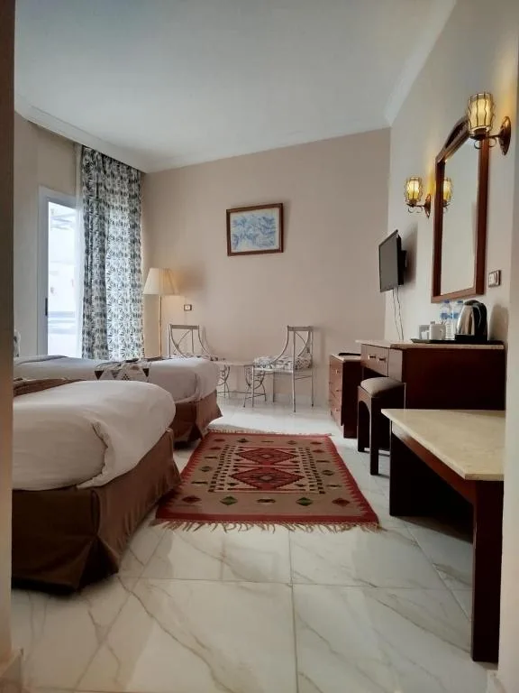 Dexon Roma Hotel: another view