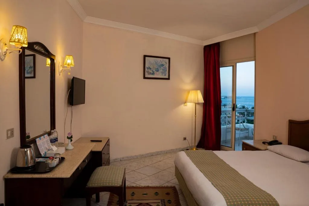 Dexon Roma Hotel: another view
