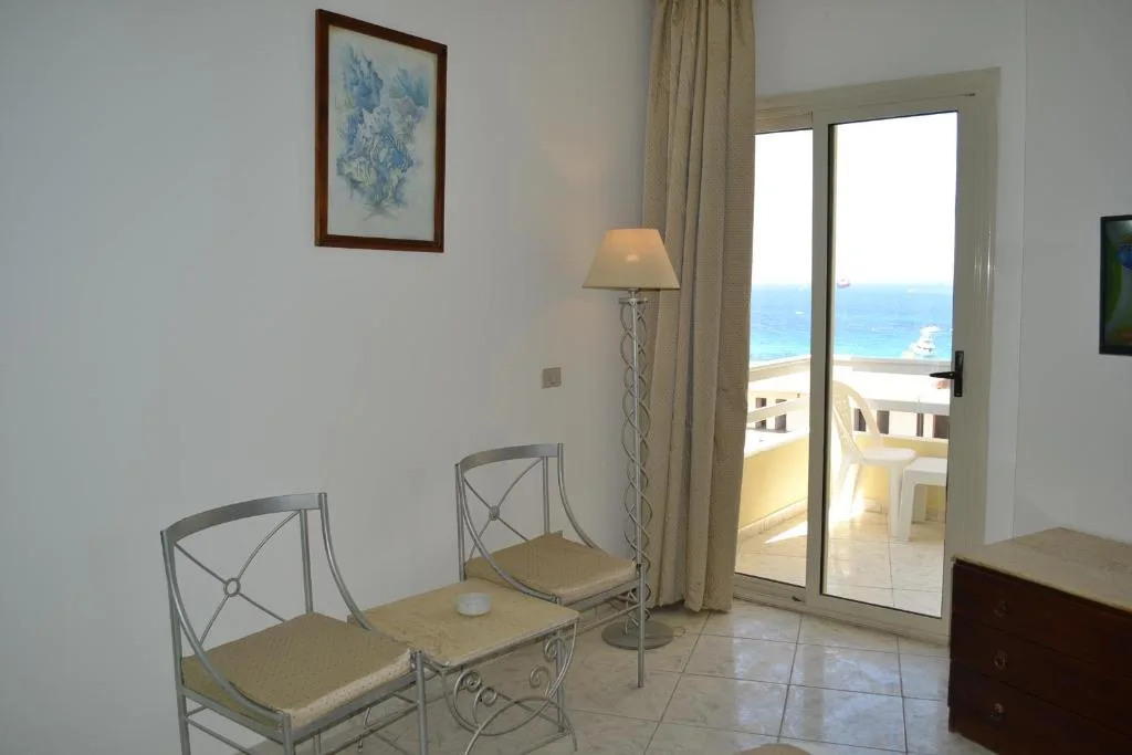 Dexon Roma Hotel: another view