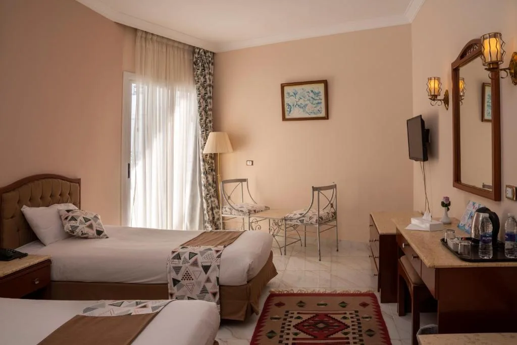 Dexon Roma All Inclusive Hotel: another view