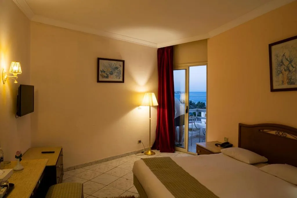 Dexon Roma All Inclusive Hotel: another view