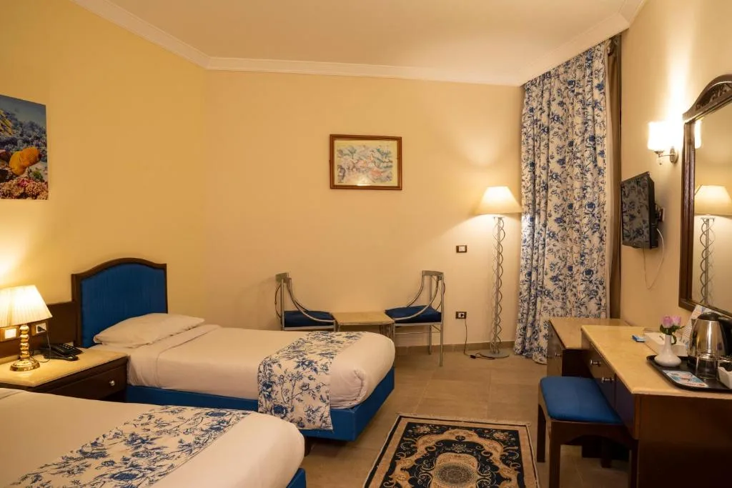 Dexon Roma All Inclusive Hotel: another view