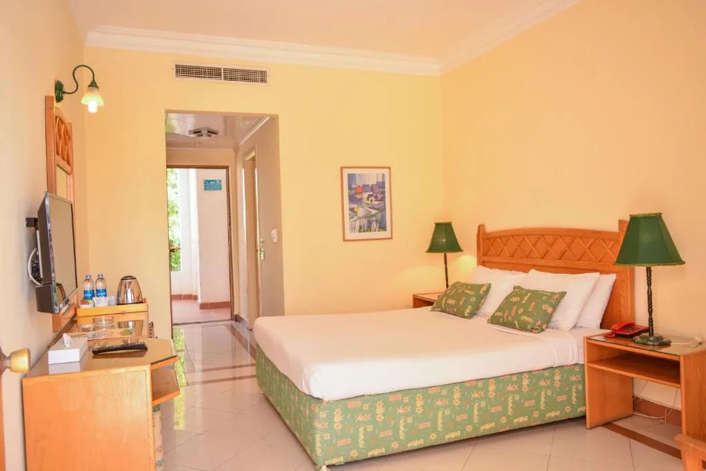 Dive Inn Resort: another view