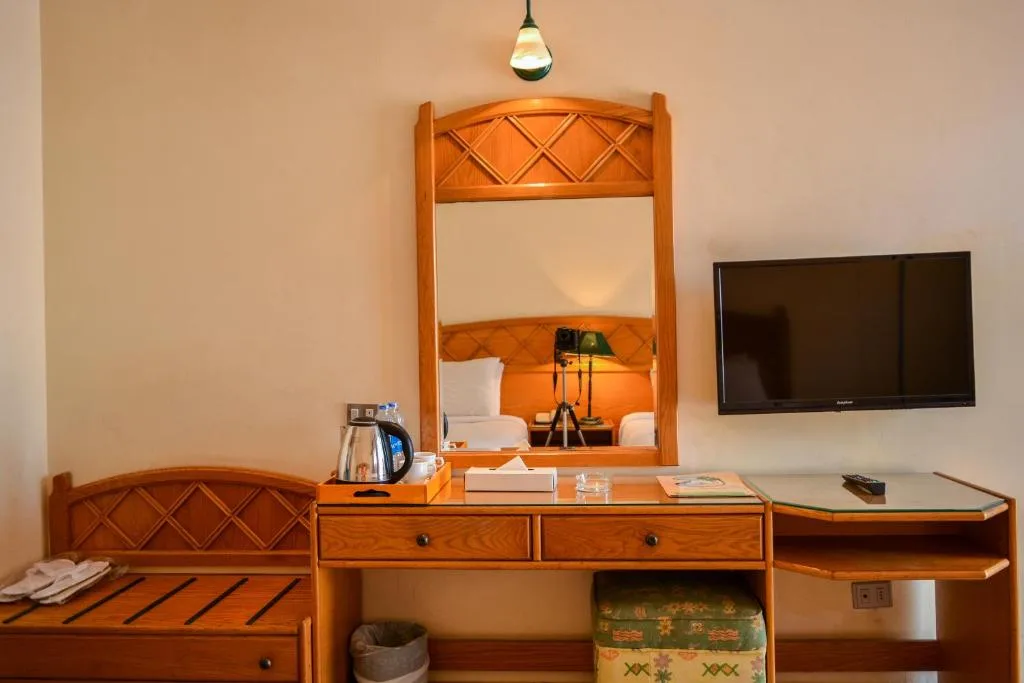 Dive Inn Resort: another view
