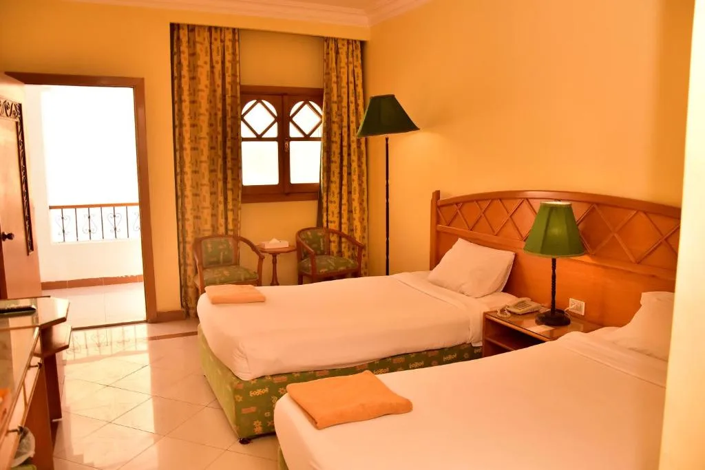 Dive Inn Resort: another view