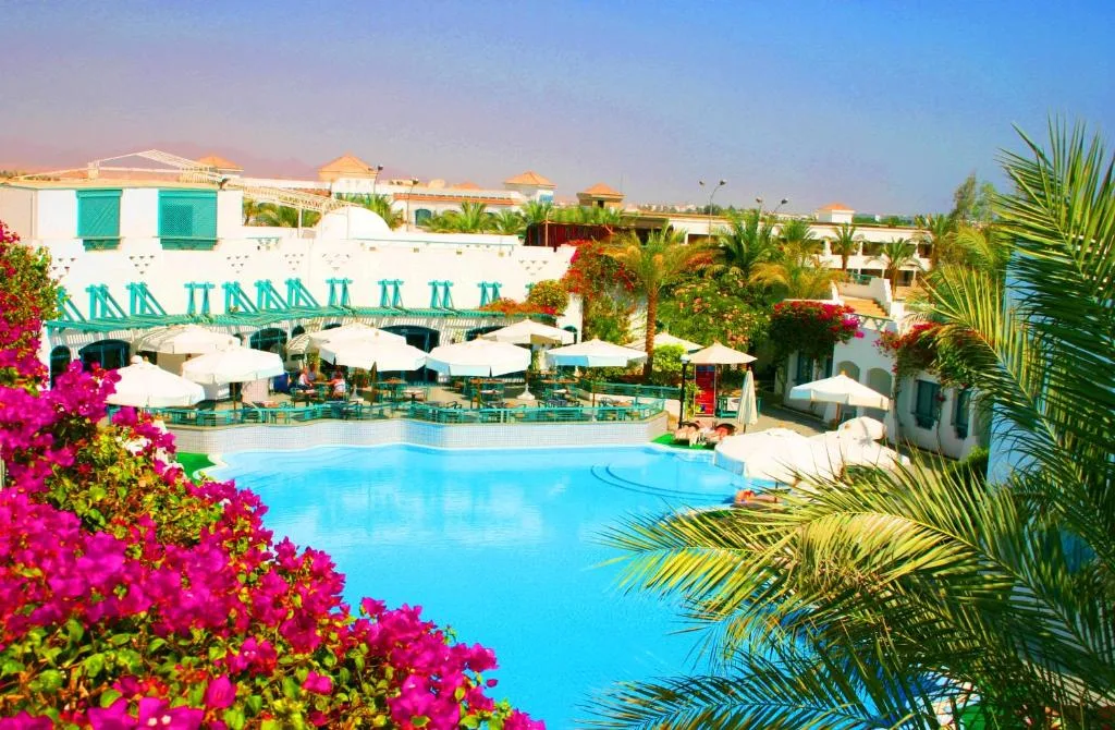 Falcon Hills Hotel: another view