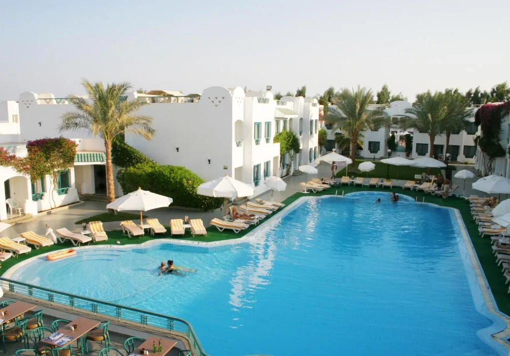 Falcon Hills Hotel: another view