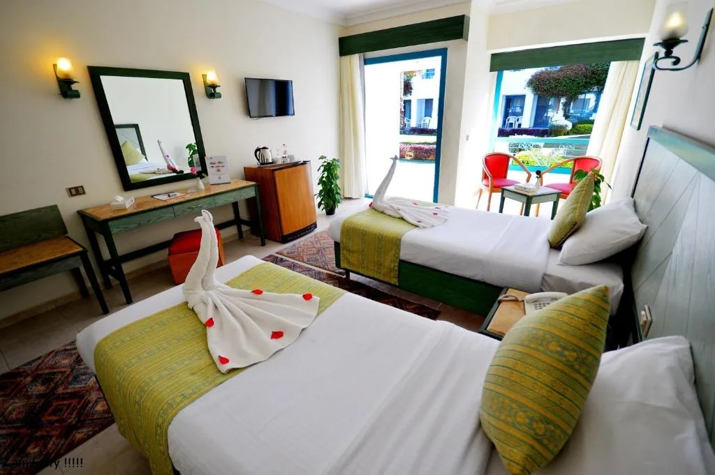 Falcon Hills Hotel: another view