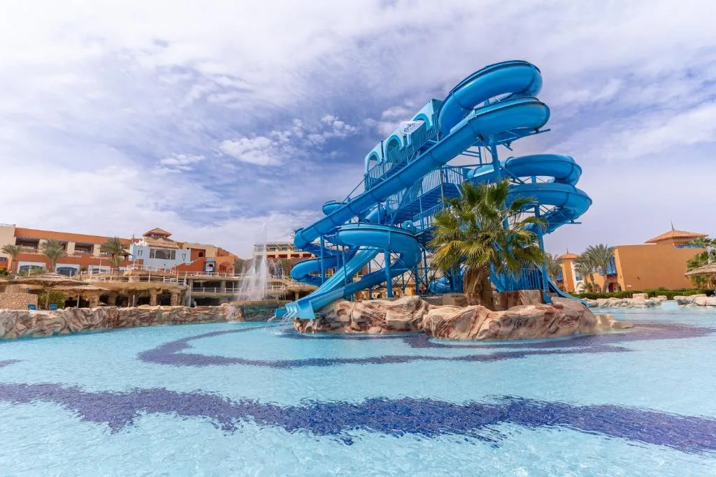 Faraana Heights Aqua Park: another view