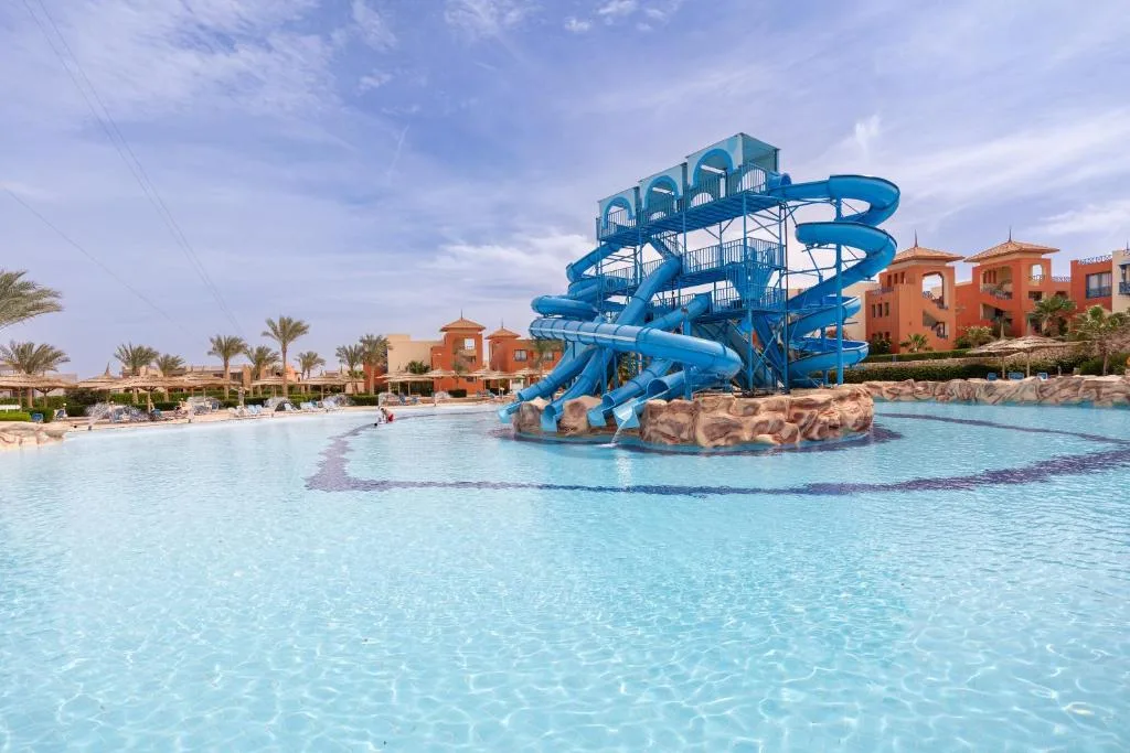 Faraana Heights Aqua Park: another view