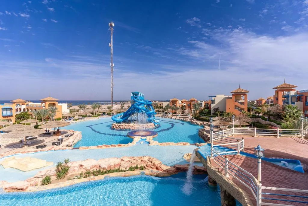 Faraana Heights Aqua Park: another view