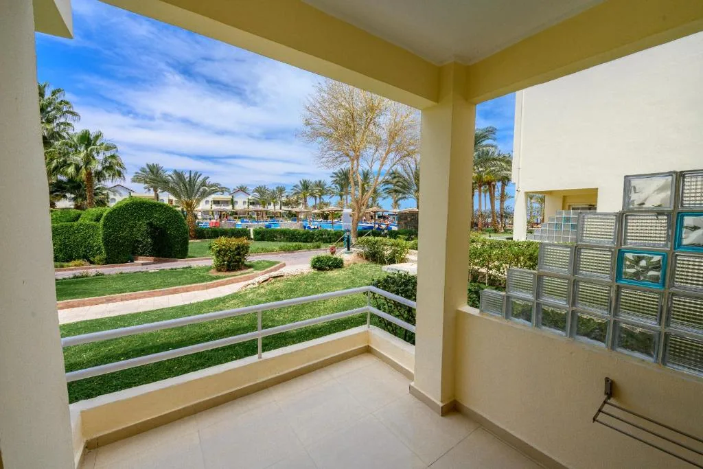 Golden Beach Resort: another view