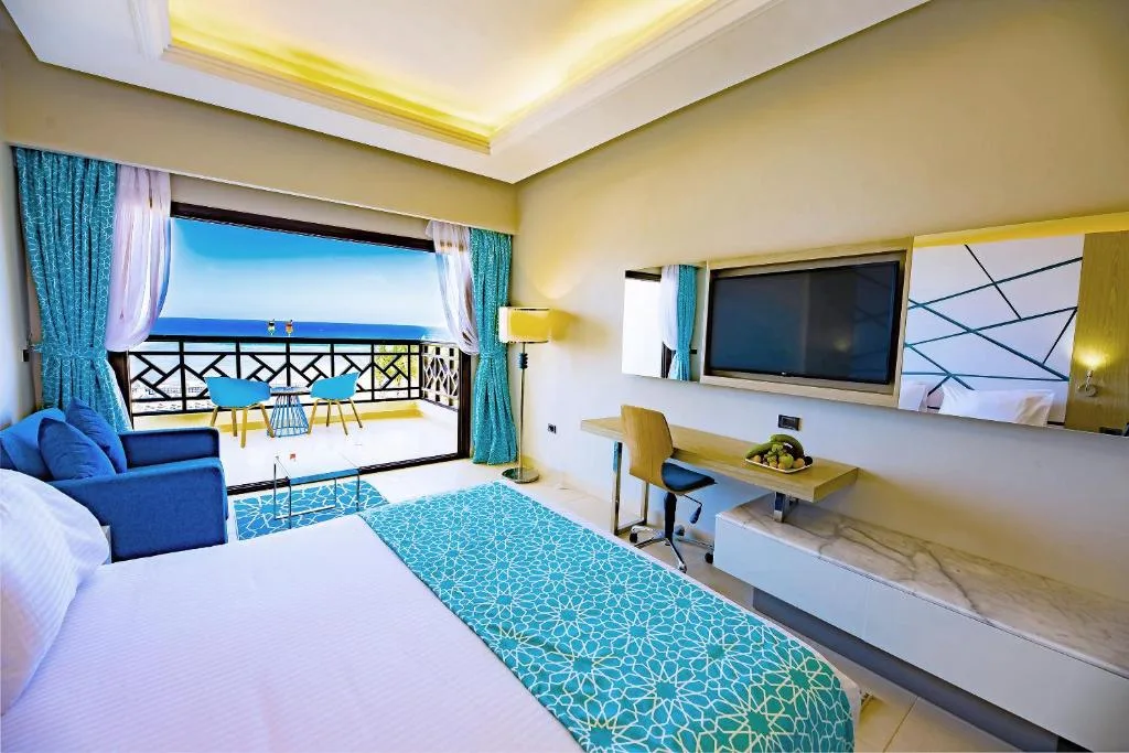 Gravity Hotel & Aqua Park Sahl Hasheesh: another view