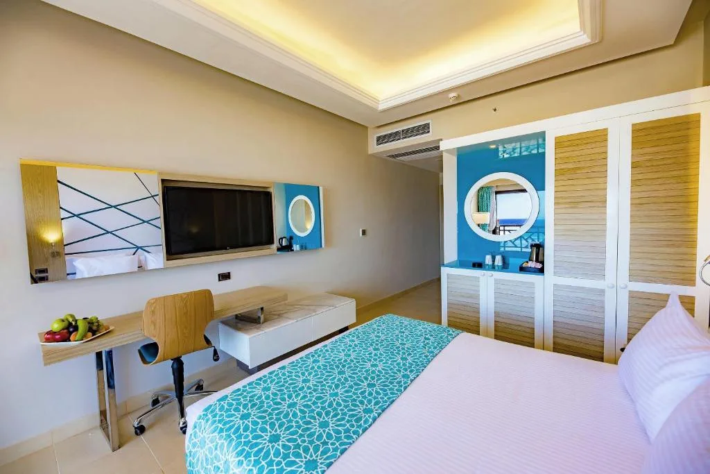 Gravity Hotel & Aqua Park Sahl Hasheesh: another view