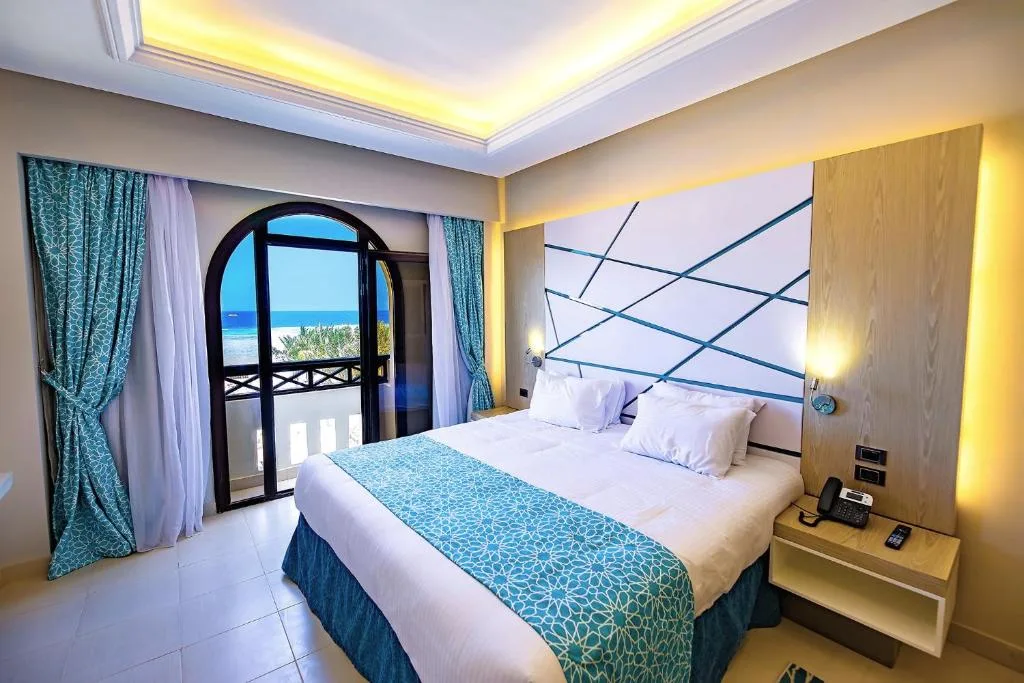 Gravity Hotel & Aqua Park Sahl Hasheesh: another view