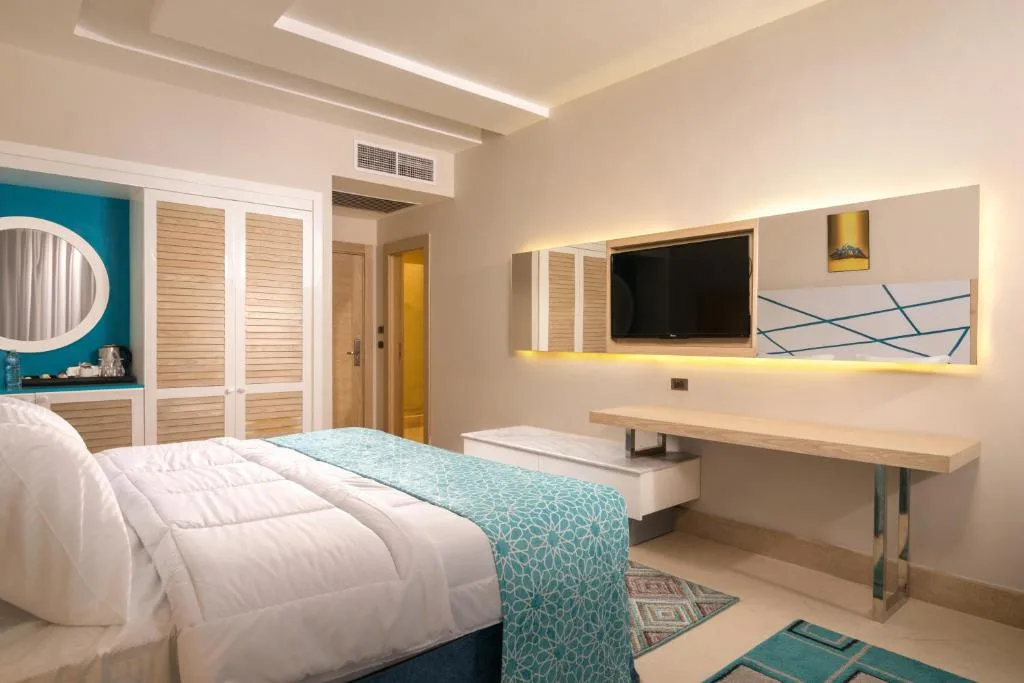 Gravity Hotel & Aqua Park Sahl Hasheesh: another view