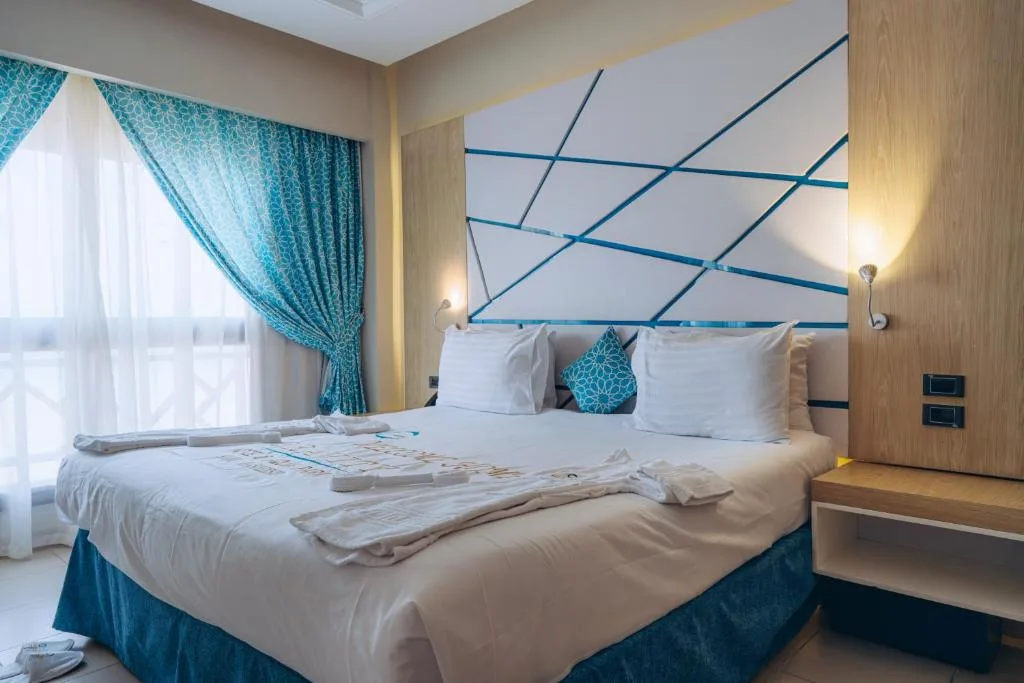Gravity Hotel & Aqua Park Sahl Hasheesh: another view