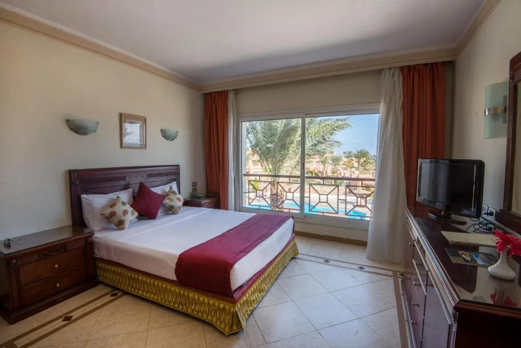 Imperial Shams Abu Soma: another view