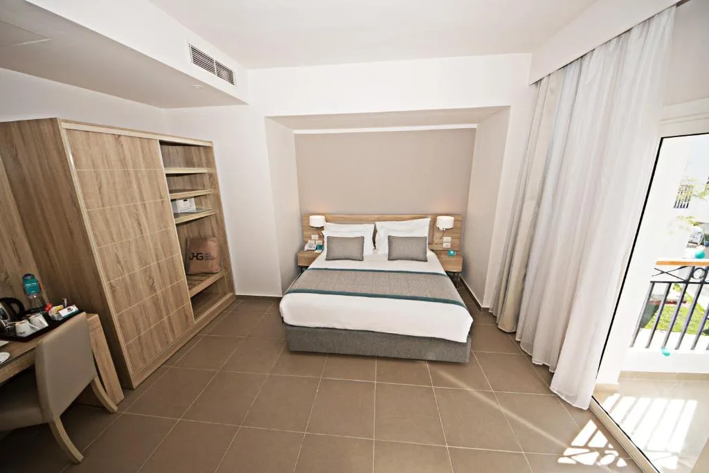 JAZ Fanara Residence: another view