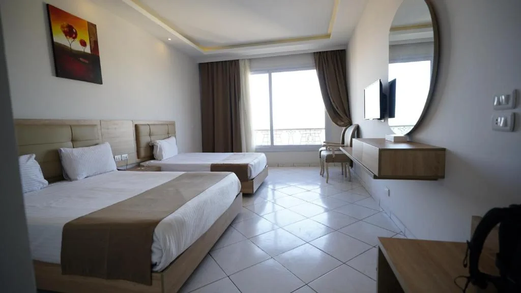 King Tut Aqua Park Beach Resort: another view