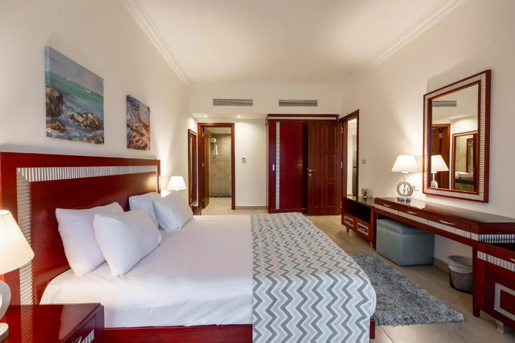 Oyster Bay Beach Suites: another view